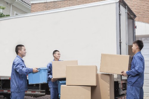Mobile self storage container delivered in Newburypark for convenient packing