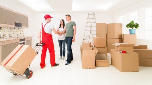 Efficient mobile self storage setup for decluttering and moving in Newburypark