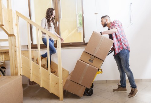 Free quote process for Newburypark storage services near busy streets